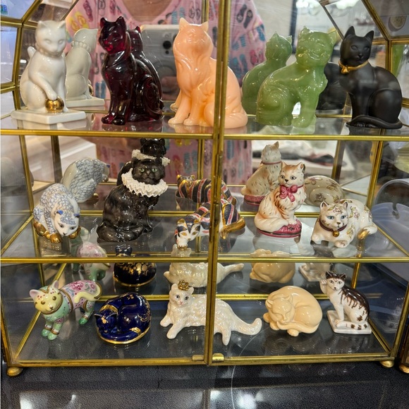 Franklin Mint - large middle glass case with 15 high end cat figurines. 1 of 2 - Picture 3 of 3